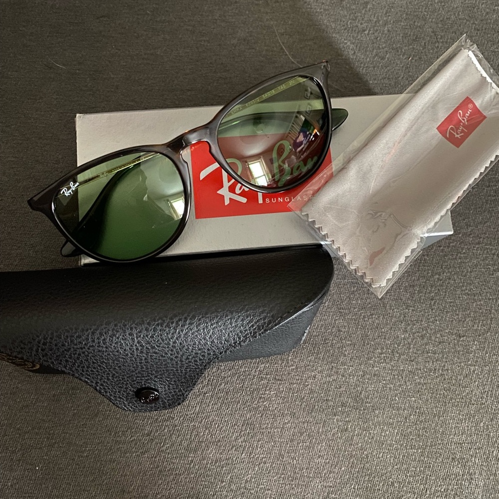 NWT 🕶 Ray Ban Erika sunglasses